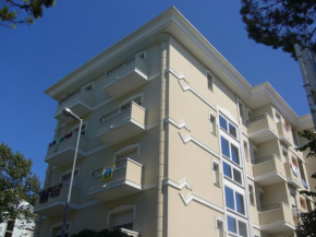 Отель Hotel Moresco - Piscina Beach Village  Риччоне